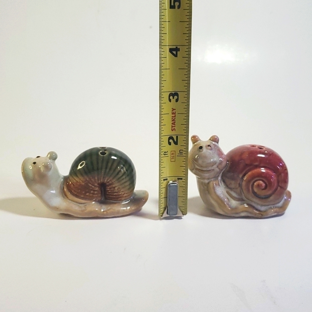 VINTAGE Salt & Pepper Shakers Set Glazed Ceramic Snails with Plugs - Picture 10 of 10